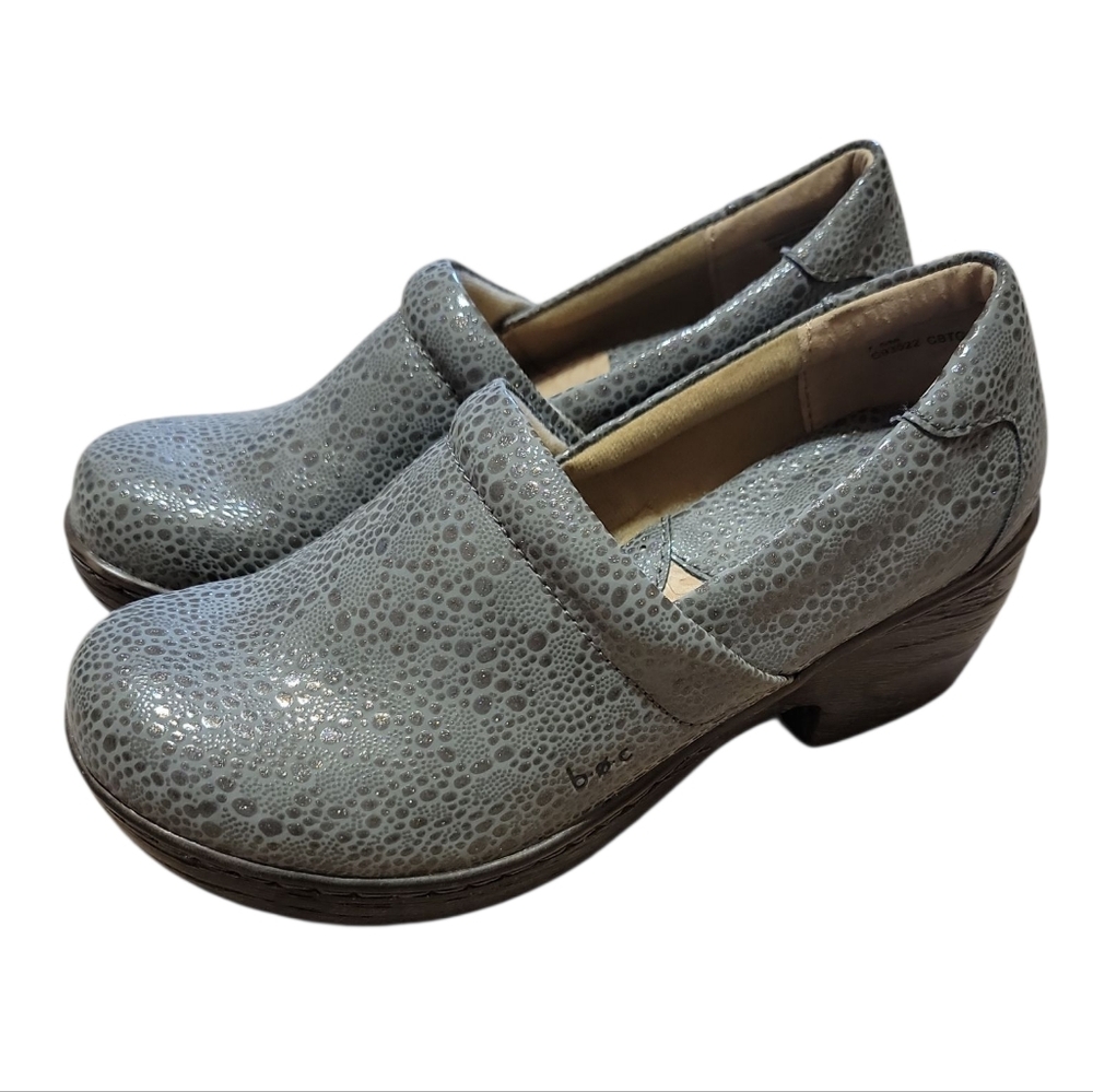 B.O.C. Shagreen Stingray Clogs‎ in a silver-grey color New Womens Size 7.5